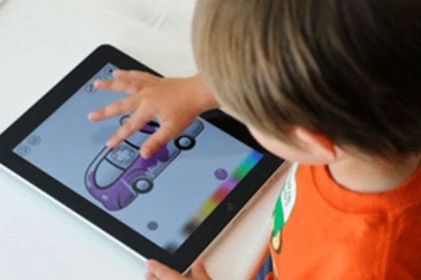 Ebeveynler dikkat! "Tablet çocukları" geç konuşuyor!