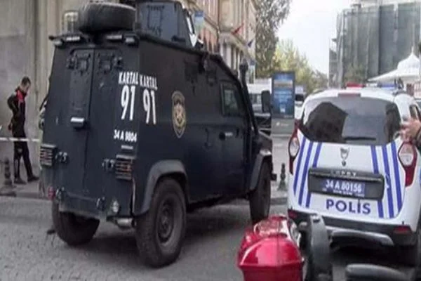 Eminönü'nde korku dolu dakikalar! Bir kişi çevreye ateş açtı...