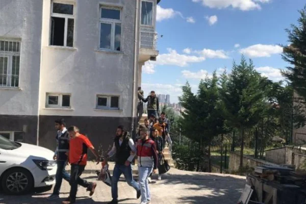 Esenyurt'ta 'Enerji Emlak' şebekesi göz altına alındı.