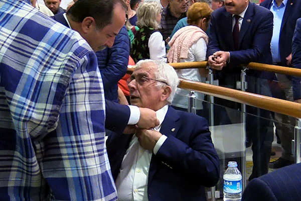 Eski bakanlardan Ali Topuz hastaneye kaldırıldı