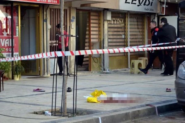 Eski eşini pompalı tüfekle öldürdü