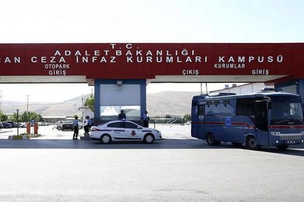 Eski yüzbaşı, 'Kurguladım' diyerek itiraflarını inkar etti