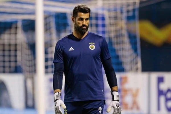 Fenerbahçe'de 3 isim süresiz olarak kadro dışı