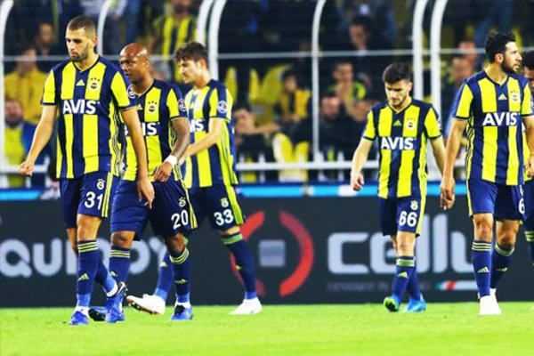 Fenerbahçe kendi evinde dağıldı