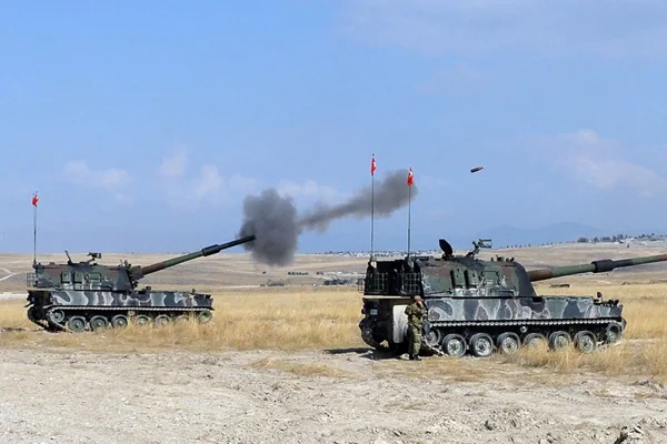 "Fırat'ın doğusuna top atışları ABD'ye dostça mesaj"