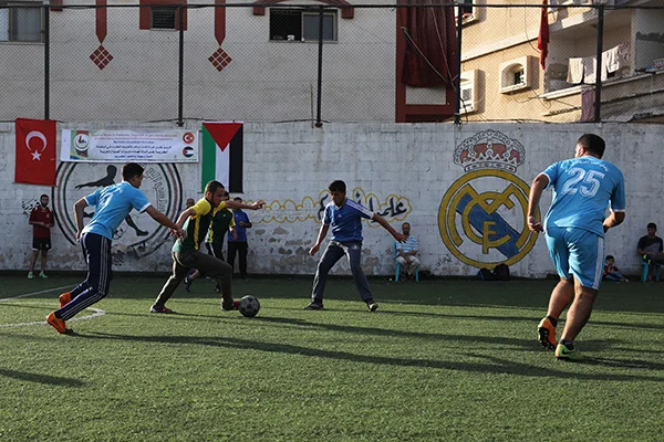 Gazze'de şehitler anısına futbol turnuvası düzenledi