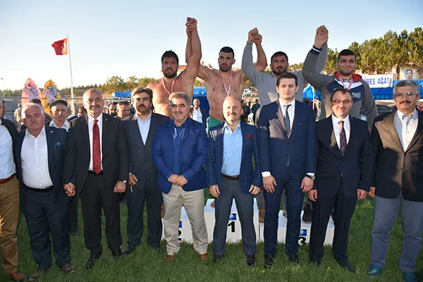 Hamamözü Geleneksel Karakucak Güreşleri başpehlivanı belli odu