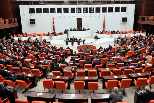 İç tüzük değişiklik teklifi kabul edildi