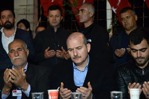 İçişleri Bakanı Soylu'dan şehit ailesine ziyaret
