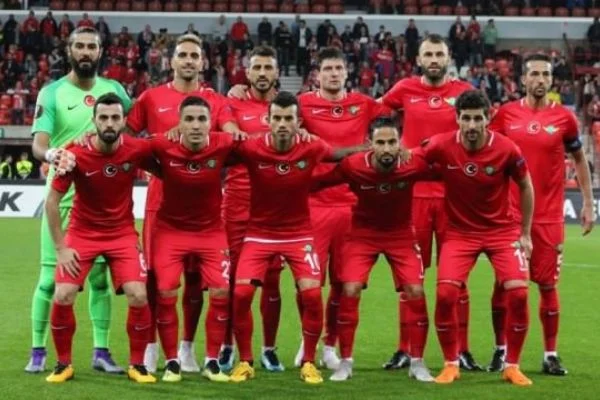 İki kupalı Akhisarspor'a şok!