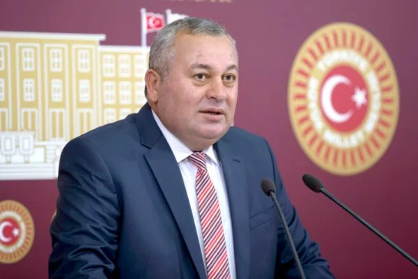 iPhone'unu kıran MHP'li isimden Brunson tepkisi: iPhone'umu geri verin