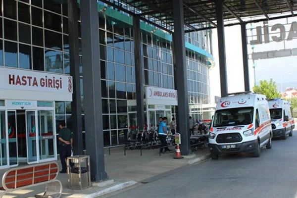 İzmir'de 21 öğrenci gıda zehirlenmesi şüphesiyle hastanelik oldu