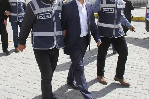 İzmir'de terör operasyonu: 13 gözaltı kararı