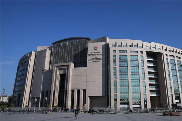 Kadın avukattan zorla tokalaşma teşebbüsüne suç duyurusu