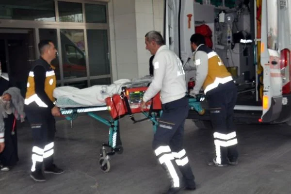 Mantardan zehirlenen 12 kişiden biri öldü