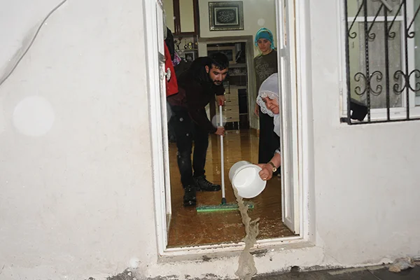 Mardin'de sağanak hayatı olumsuz etkiledi