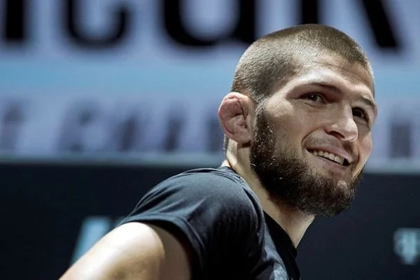 McGregor'ı yenen Khabib, ünlü boksöre meydan okudu