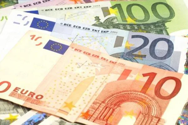 Merkel'in kararı Euro'ya değer kaybettirdi!