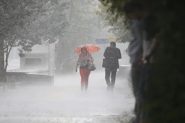 Meteorolojiden 5 il için sağanak ve fırtına uyarısı