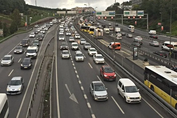 Metrobüs arıza yaptı, seferler aksadı