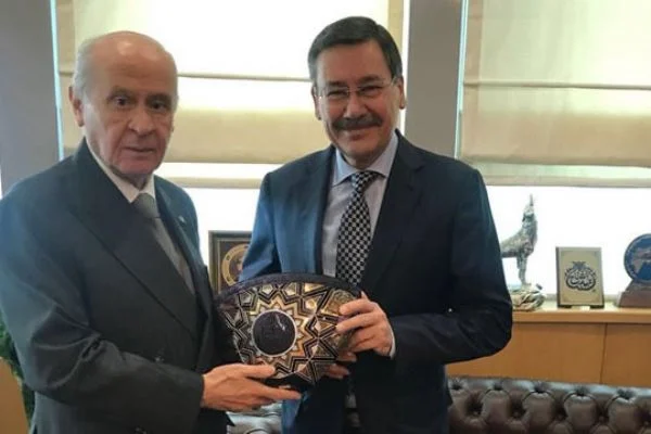 'MHP'nin adayı Melih Gökçek'