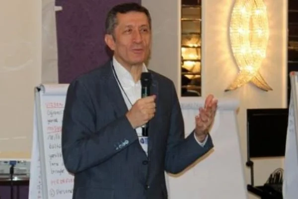 Milli Eğitim Bakanı Ziya Selçuk'tan sosyal medya uyarısı