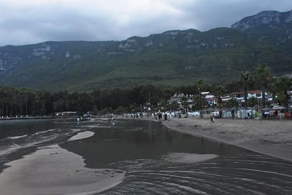 Muğla'da denizin 20 metre çekilmesi depremin habercisi mi?