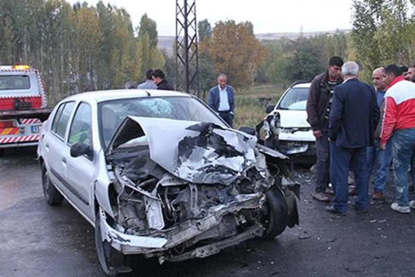 Muradiye'de trafik kazası: 3 yaralı