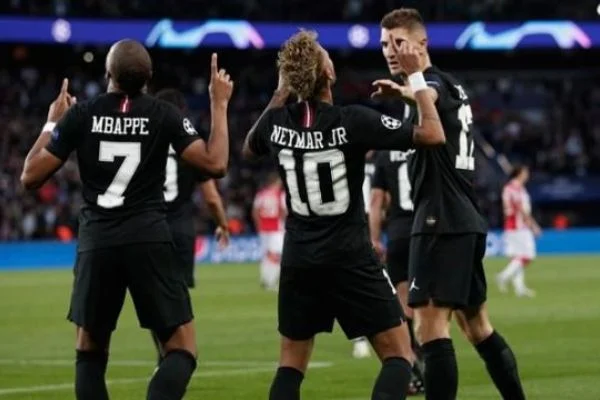 Neymar coştu PSG farka koştu!