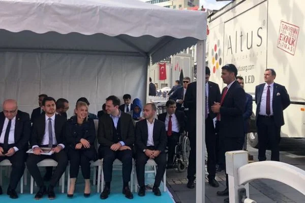 Oğul Akar da açılış törenine katıldı