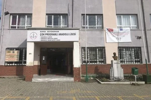 Okuldaki bu kantinin sahibi yok, müşterisi çok