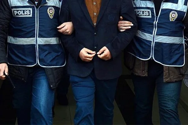 PKK'ya maddi yardım yapan iş adamı Türkiye'ye iner inmez yakalandı