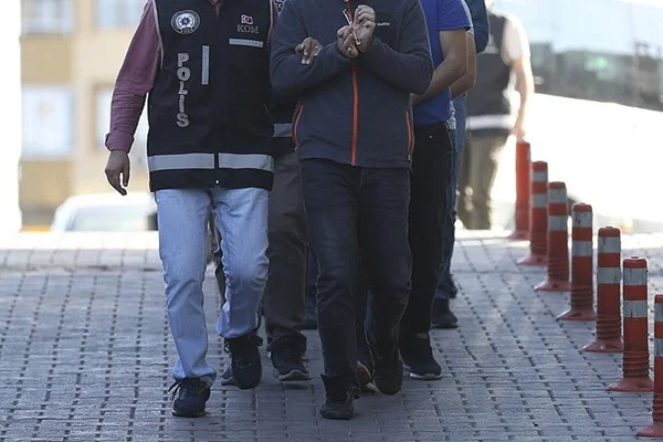 'Resmi belgede sahtecilik' operasyonu: 100 gözaltı