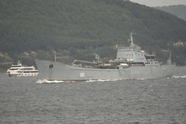 Rusya'nın askeri gemisi Çanakkale Boğazı'nda