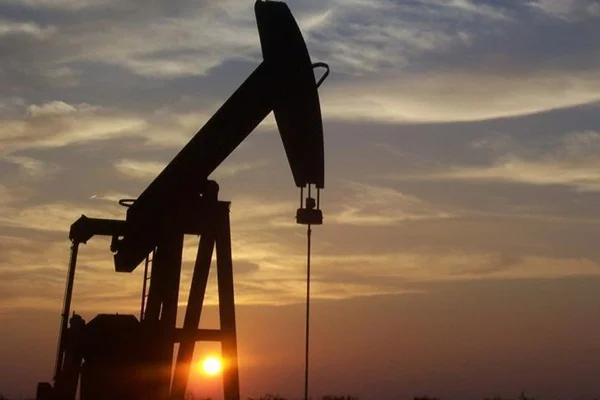 Rusya: Petrol fiyatları daha da yükselebilir
