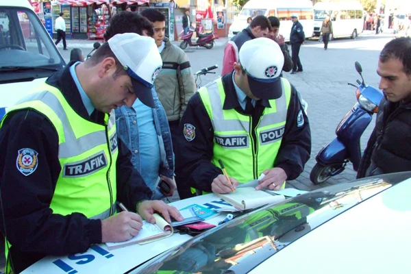 Sürücüler dikkat! Trafik cezalarına yeni düzenleme...