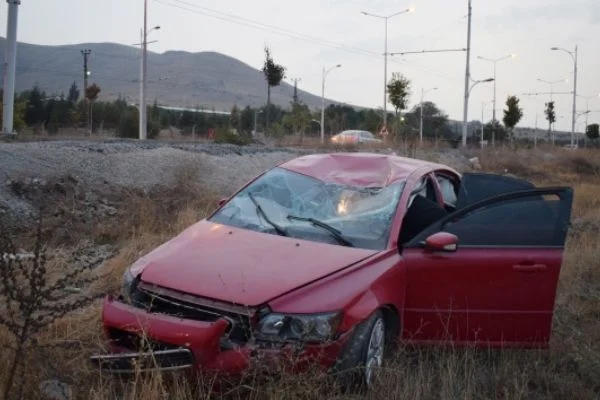 Takla atan araçtan burnu bile kanamadan çıktı!