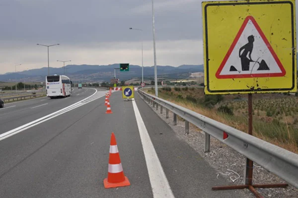 TEM Otoyolu'nda bakım çalışması