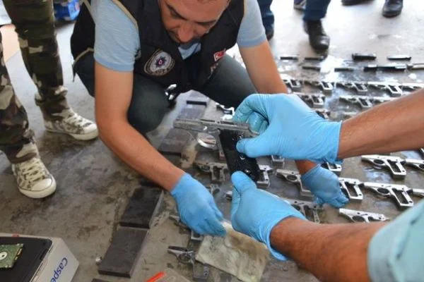 Torna atölyesini silah imalathanesine dönüştürmüşler