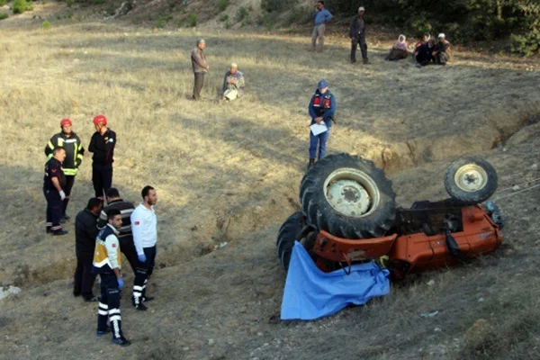 Traktörün altında kalan 17 yaşındaki genç yaşamını yitirdi