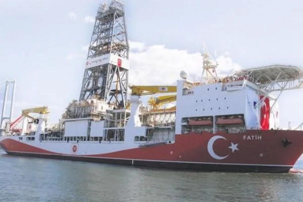 Türkiye'nin ilk derin sondaj yapacak gemisi Akdeniz'e açıldı