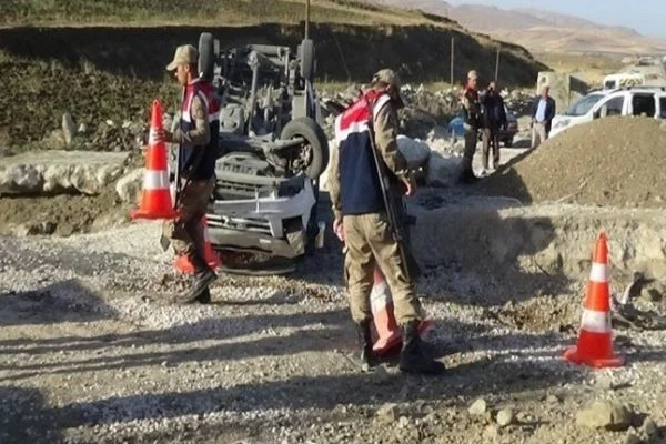Van'da öğrenci servisi kaza yaptı