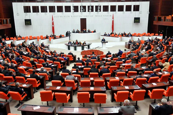 Yeni yasama yılı bugün başlıyor