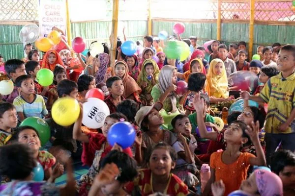 1,3 milyon Arakanlı'ya insani yardım