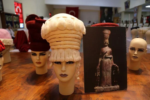 2 bin 300 yıllık şapkalar yeniden tasarlandı