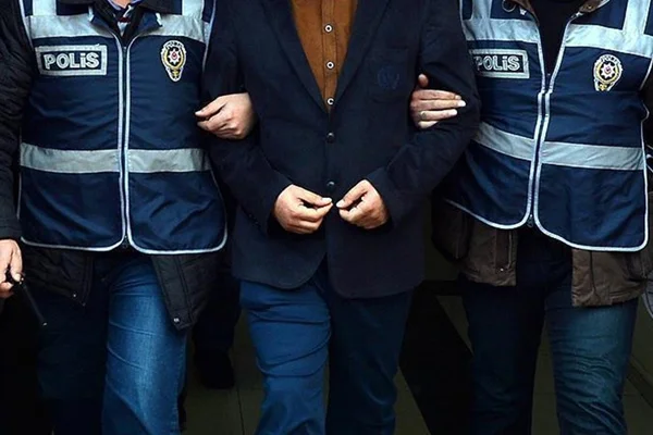 2 yaşındaki çocuğa şiddet uygulayan anne baba tutuklandı