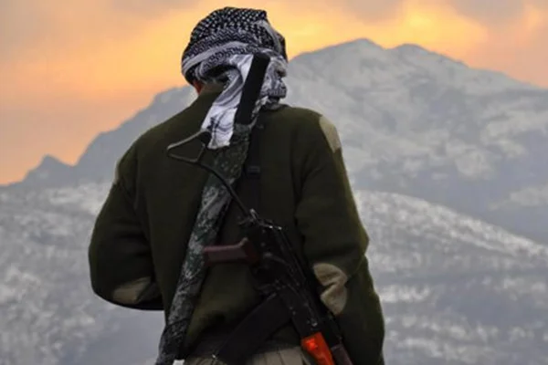 3 terörist üzerinde bombalarla yakalandı