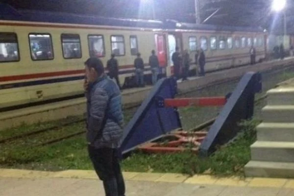 300 yolculu tren Çatalca'da arıza yaptı