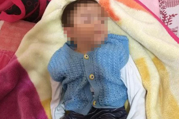 8 aylık bebeği sokağa bırakıp kaçtılar