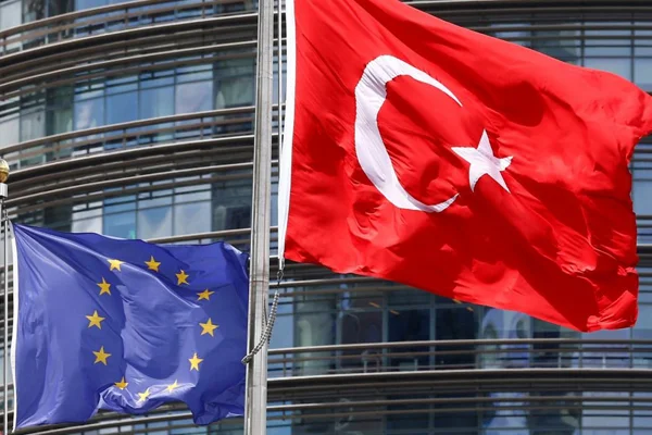 AB'den Türkiye'ye 3 milyar euro destek